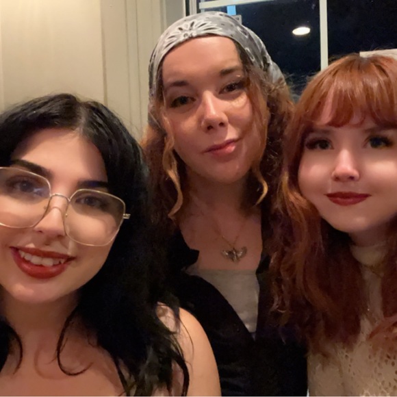 Meet your Posher, Selena - Picture 7 of 7